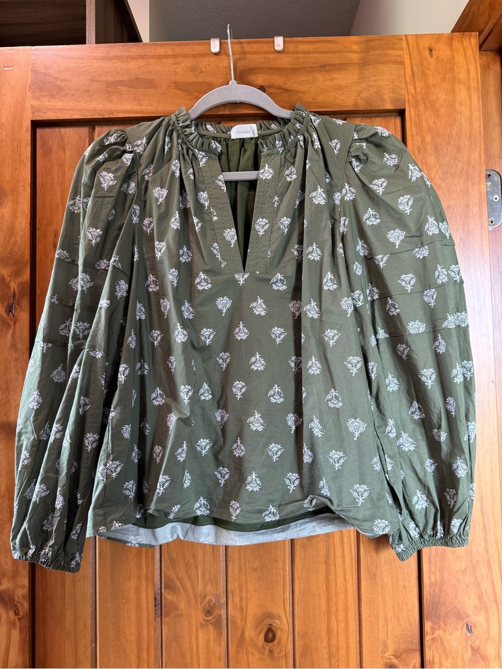 AUREUM Green Floral Ruffled-Neck Puff Sleeve Blouse - Picture 4 of 7
